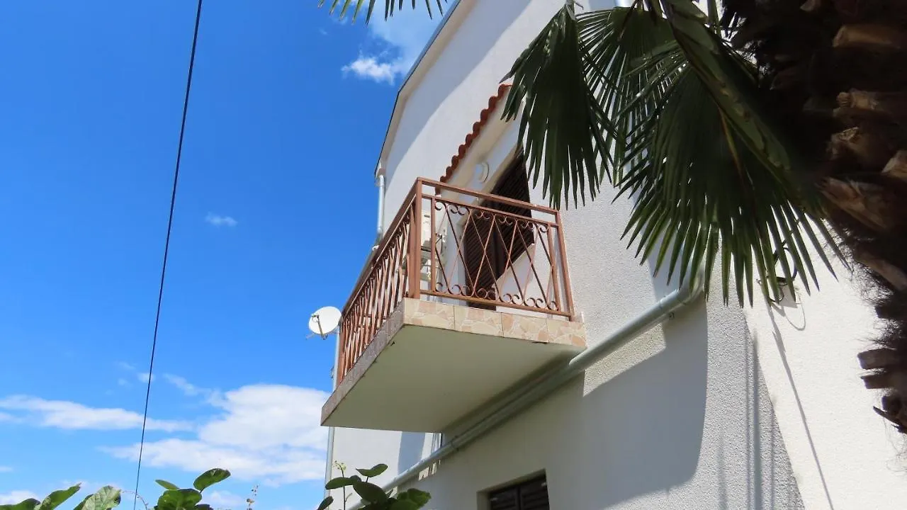 Apartments Kamelija Malinska Kroatien