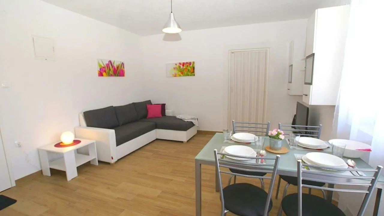 Apartments Kamelija Malinska 0*,  Hırvatistan