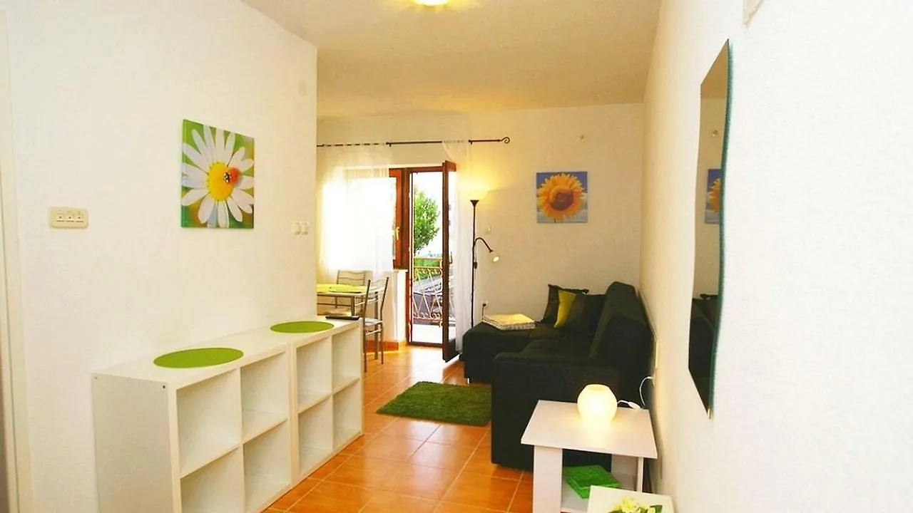 Apartments Kamelija Malinska 0*,  Hırvatistan